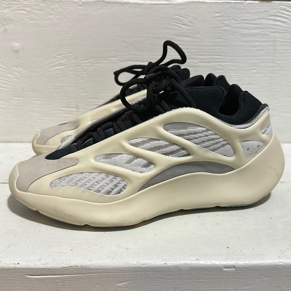 Yeezy 700 v3 Azael